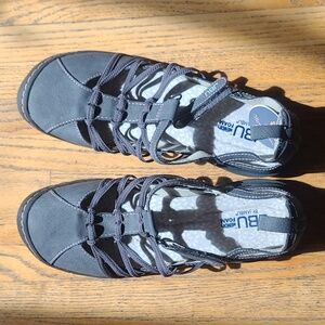 NWT- JBU Juliet Sandals. Size 9M